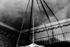 Ruhlmann-Luminaire-114 Suspension couronne cannelée bronze doré albâtre ref 3533 vers 1920